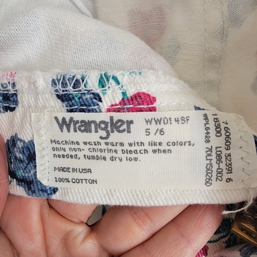 Vintage Wrangler Floral Print Shorts SZ 5/6 - Picture 4 of 5